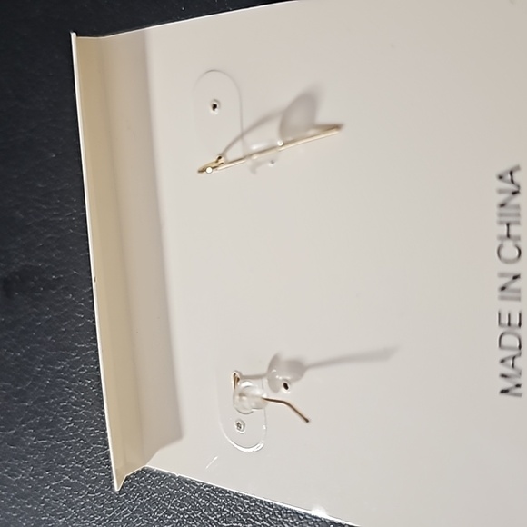 Olivia Welles Clear Drop Earrings - Picture 3 of 3